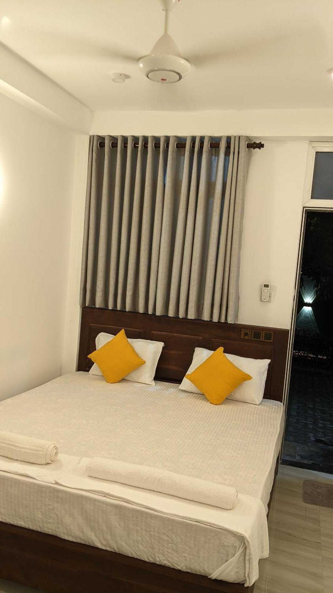 Marian Villa Katunayaka Bagian luar foto